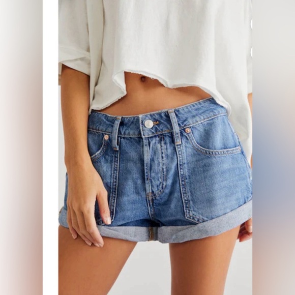 Free People Pants - Free People Beginner's Luck Low Rise Slouch Shorts Felicity Wash Size 26